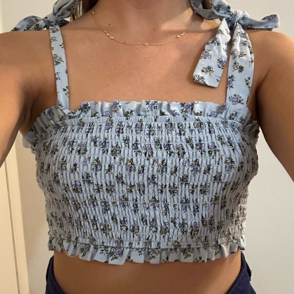NEVER WORN STORIA BLUE FLORAL RUCHED TOP